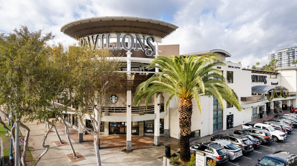 8951 Santa Monica Blvd, Los Angeles, CA for lease - Primary Photo - Image 2 of 2