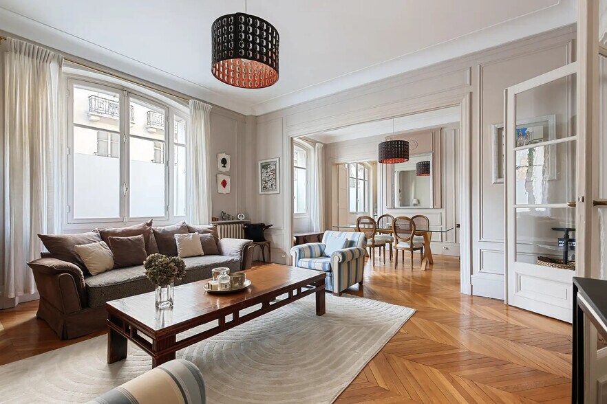 150 Rue De L'Universite, Paris à vendre - Photo du bâtiment - Image 2 de 9