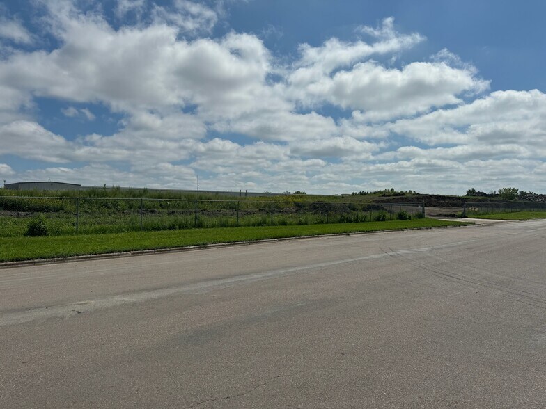 4361 3rd Ave N, Fargo, ND for sale - Building Photo - Image 1 of 3