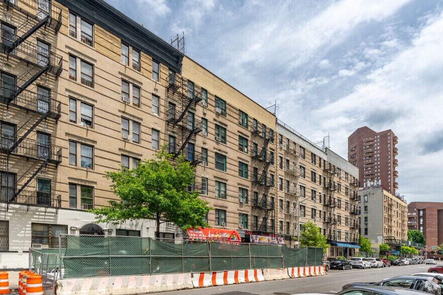 323 E 108th St, New York, NY à louer - Photo du bâtiment - Image 3 de 5