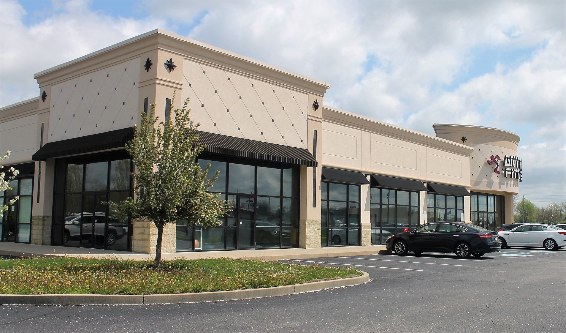 2222 W Southport Rd, Indianapolis, IN for lease Building Photo- Image 1 of 5