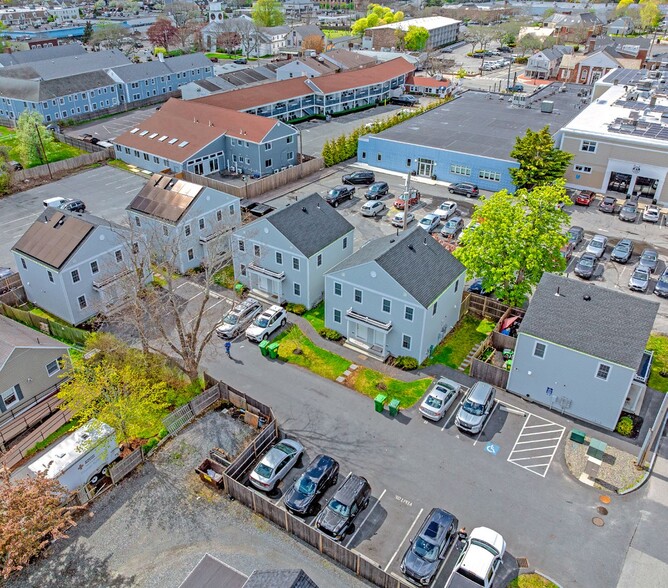 39 Pearl St, Hyannis, MA à vendre - Photo du bâtiment - Image 1 de 12