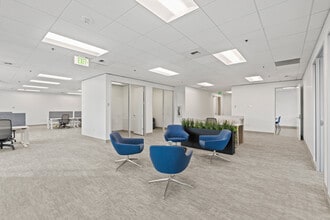 705 5th Ave S, Seattle, WA à louer Photo intérieure- Image 2 de 13