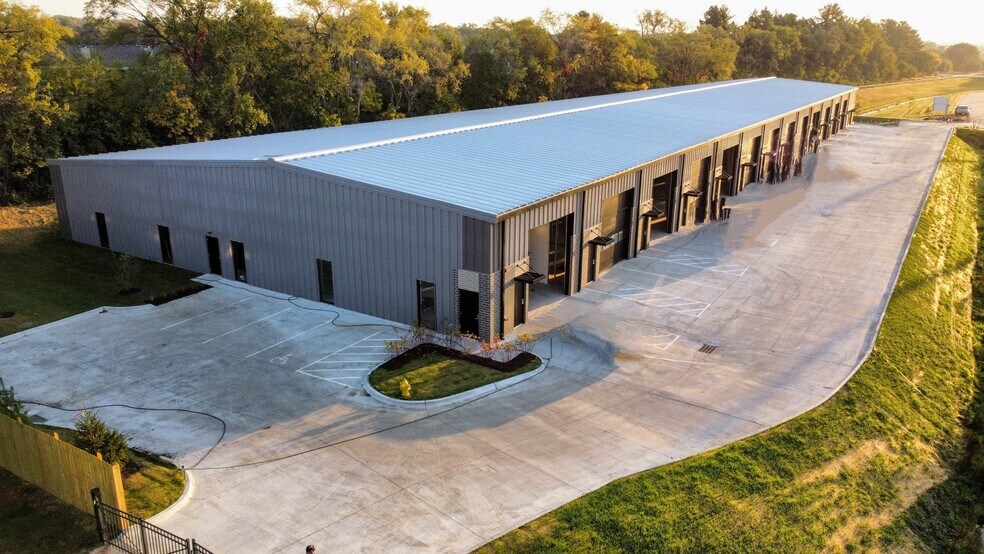 2101 Delavan Drive, West Des Moines, IA à louer - Photo du bâtiment - Image 3 de 9