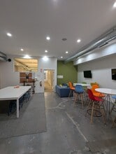 357 W Chicago Ave, Chicago, IL à louer Photo intérieure- Image 2 de 2