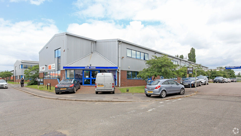 Martinfield, Welwyn Garden City for lease - Building Photo - Image 2 of 4