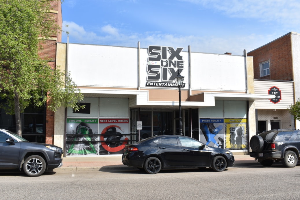 616 3 St, Medicine Hat, AB for sale Primary Photo- Image 1 of 1