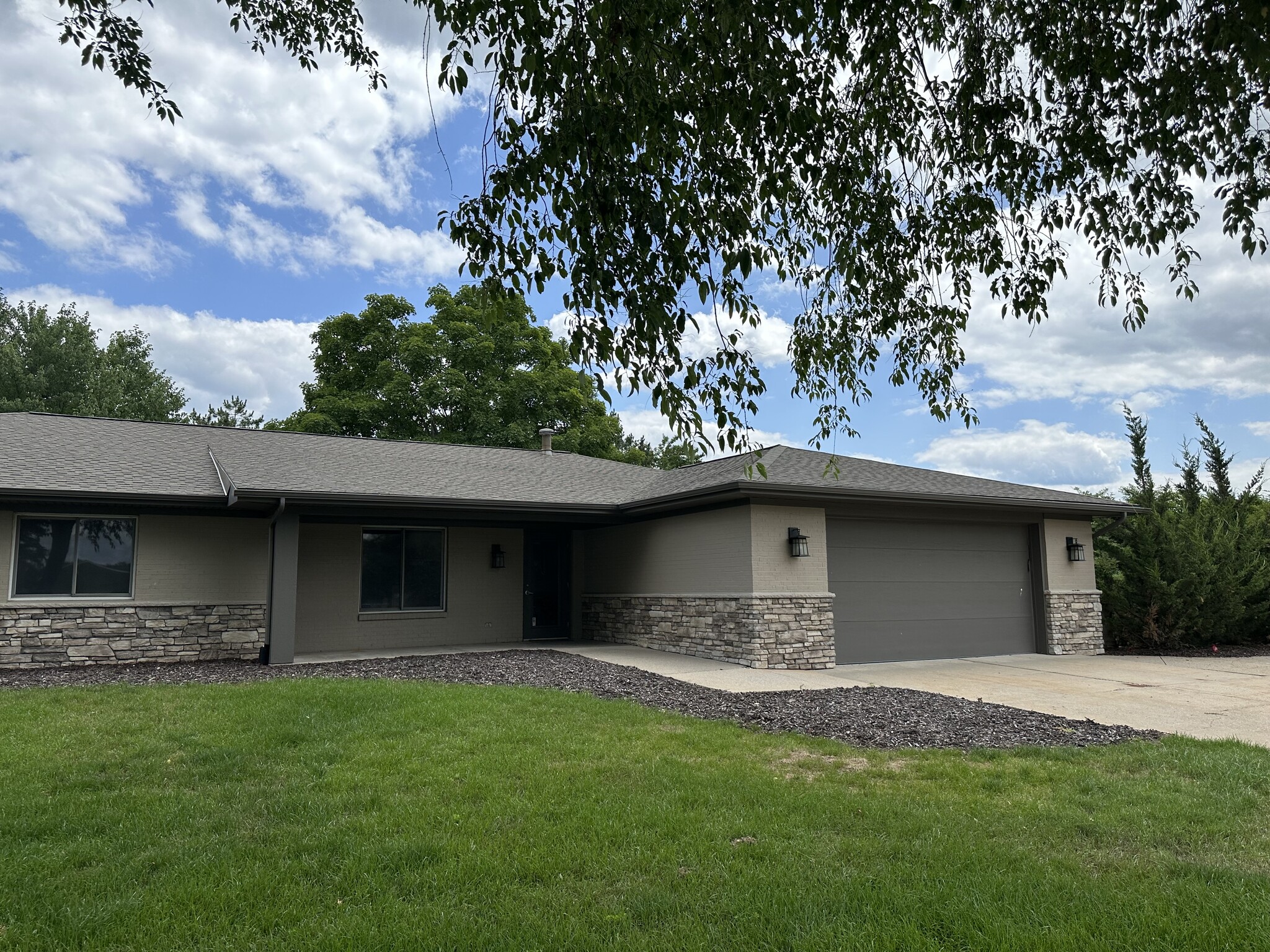 600 West Street NE, Cedar Springs, MI à louer Photo du bâtiment- Image 1 de 22