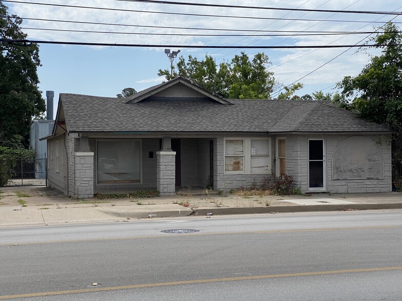 522 N Sylvania Ave, Fort Worth, TX à louer - Photo du bâtiment - Image 3 de 9