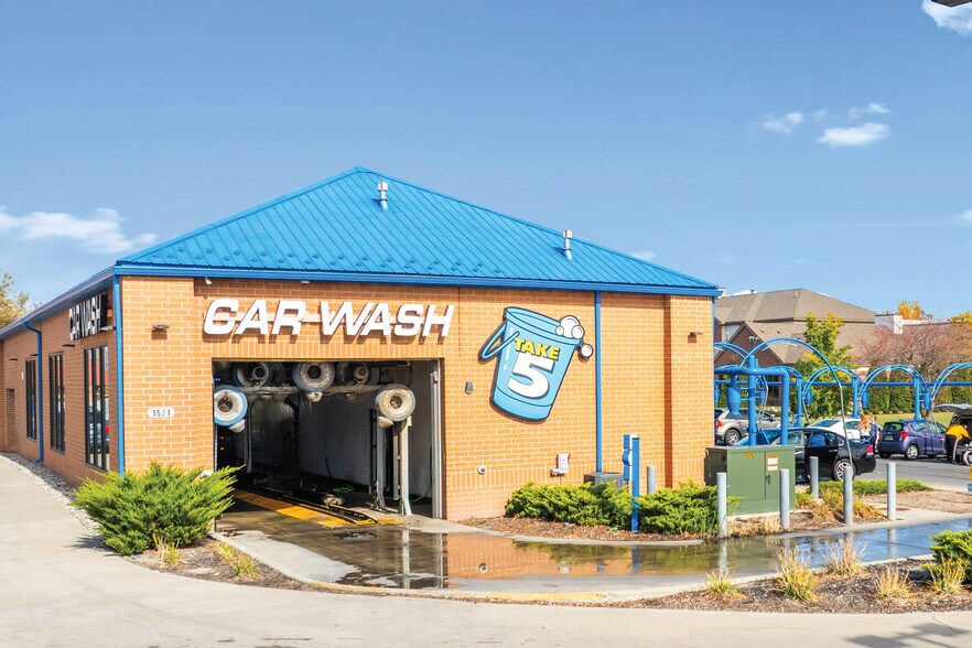 1521 E Alexis Rd, Toledo, OH à vendre - Photo du bâtiment - Image 1 de 6