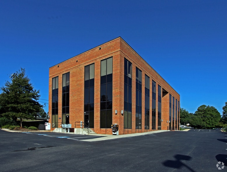 319 S Sharon Amity Rd, Charlotte, NC for sale - Building Photo - Image 3 of 17