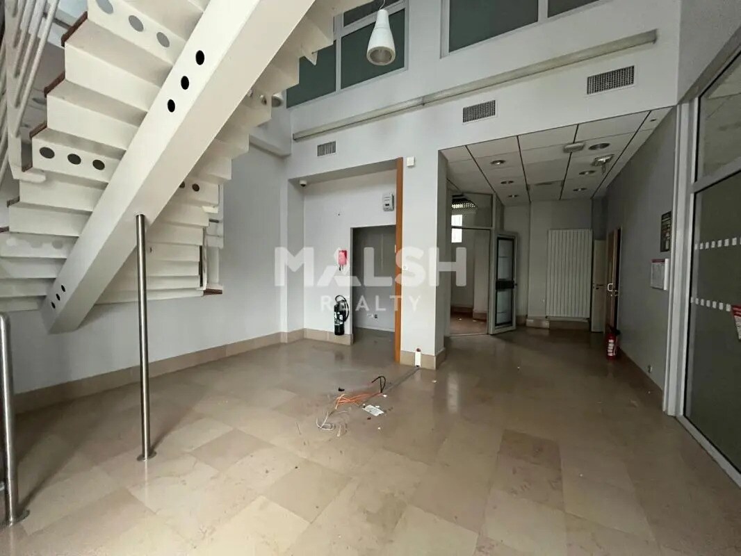 Retail in Villeurbanne for lease Building Photo- Image 1 of 13