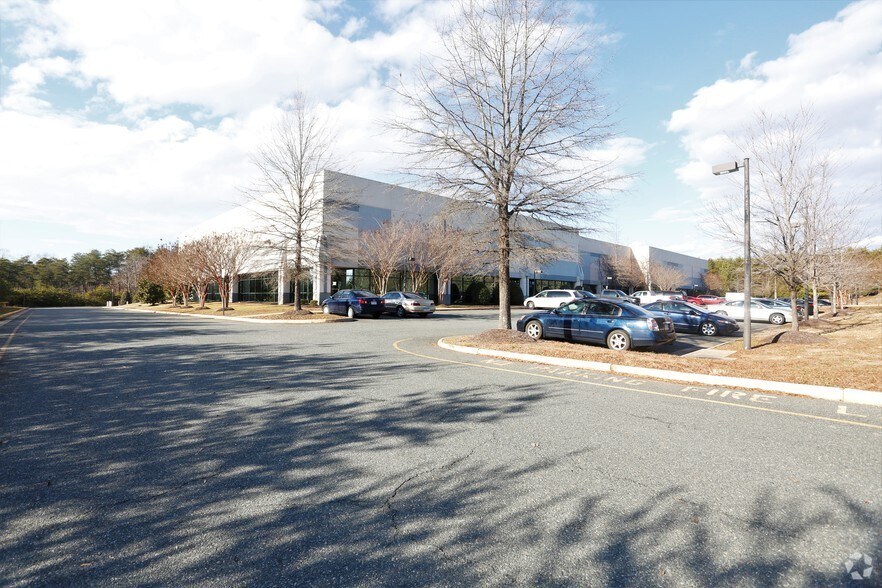8110 River Stone Dr, Fredericksburg, VA for lease - Primary Photo - Image 1 of 19