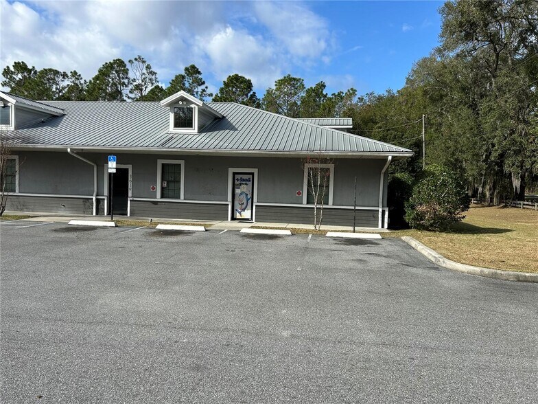 3619 E County Road 466, Oxford, FL à louer - Photo du bâtiment - Image 2 de 8