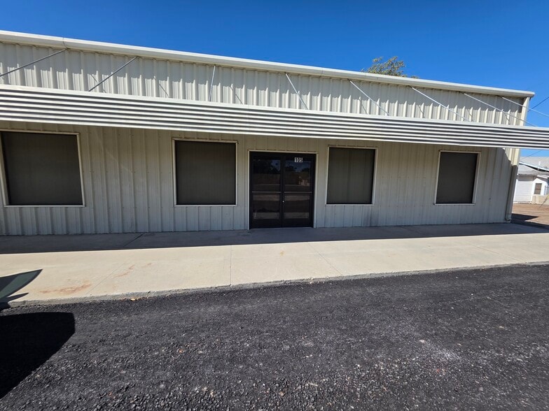 105 High St. Suite 2, Delano, CA à louer - Photo du bâtiment - Image 2 de 2