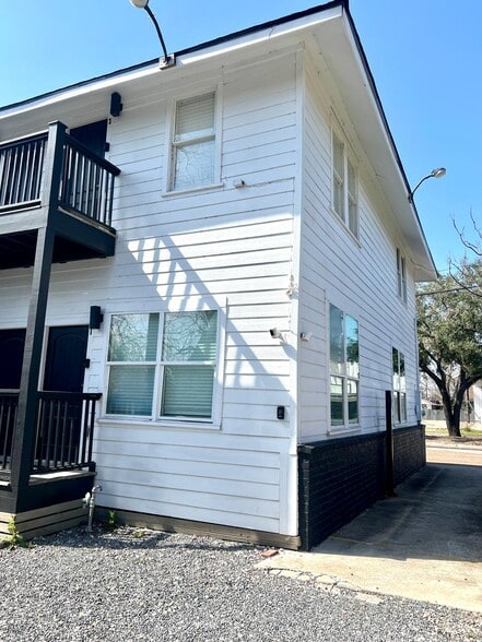 203 S Lockwood Dr, Houston, TX à vendre - Photo du bâtiment - Image 2 de 20