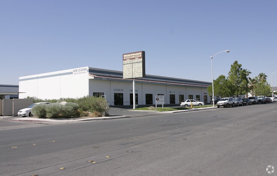 3535 W Harmon Ave, Las Vegas, NV à louer - Photo du bâtiment - Image 2 de 12