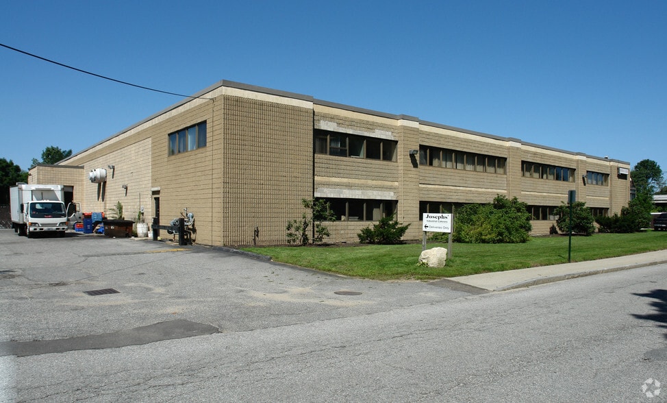 30 Torrice Dr, Woburn, MA à vendre - Photo du bâtiment - Image 2 de 2