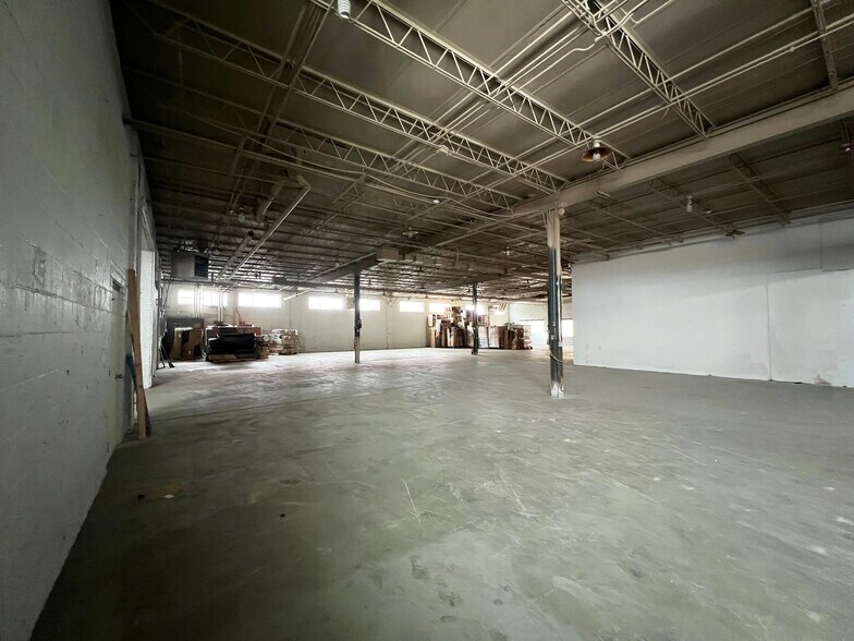 119 Bond St, Elk Grove Village, IL à louer - Photo du bâtiment - Image 3 de 13