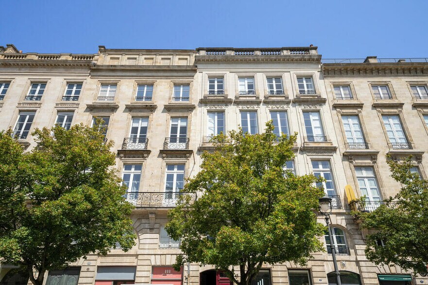 Office in Bordeaux for lease - Building Photo - Image 1 of 9