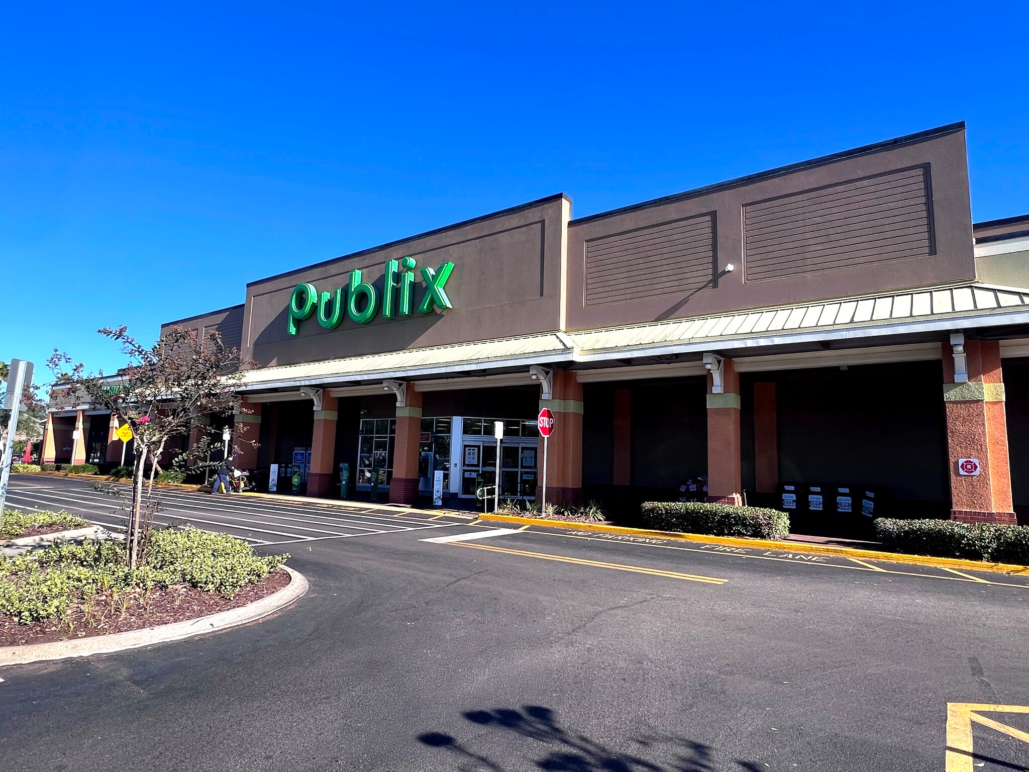 4250 N Alafaya Trl, Oviedo, FL for lease Primary Photo- Image 1 of 8