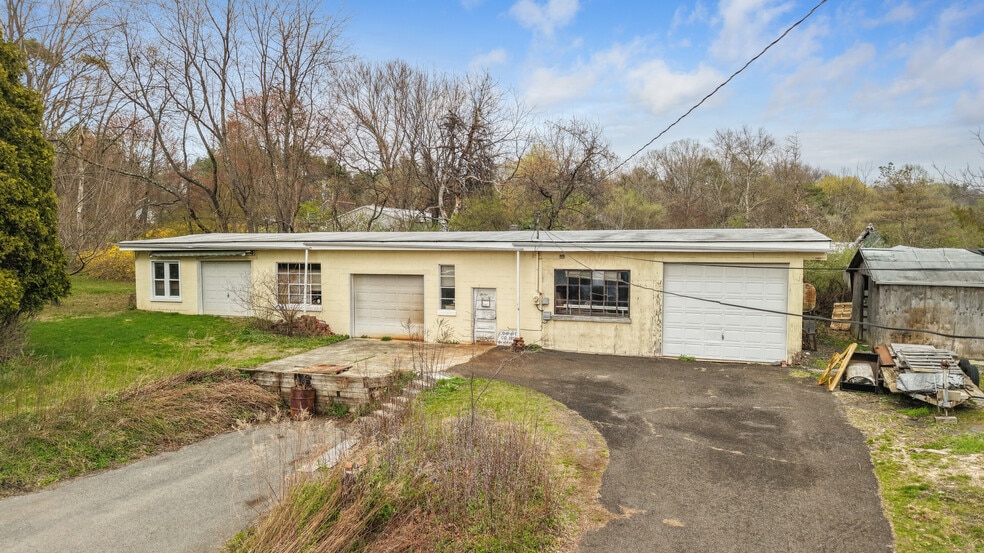 2115 W Main St, Stroudsburg, PA à vendre - Photo du bâtiment - Image 2 de 54