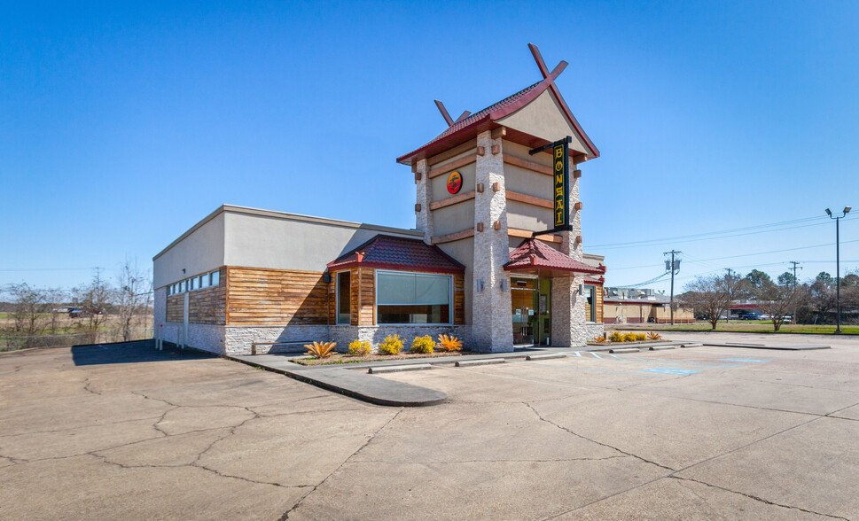 102 Clinton Center Dr, Clinton, MS for lease - Building Photo - Image 1 of 75