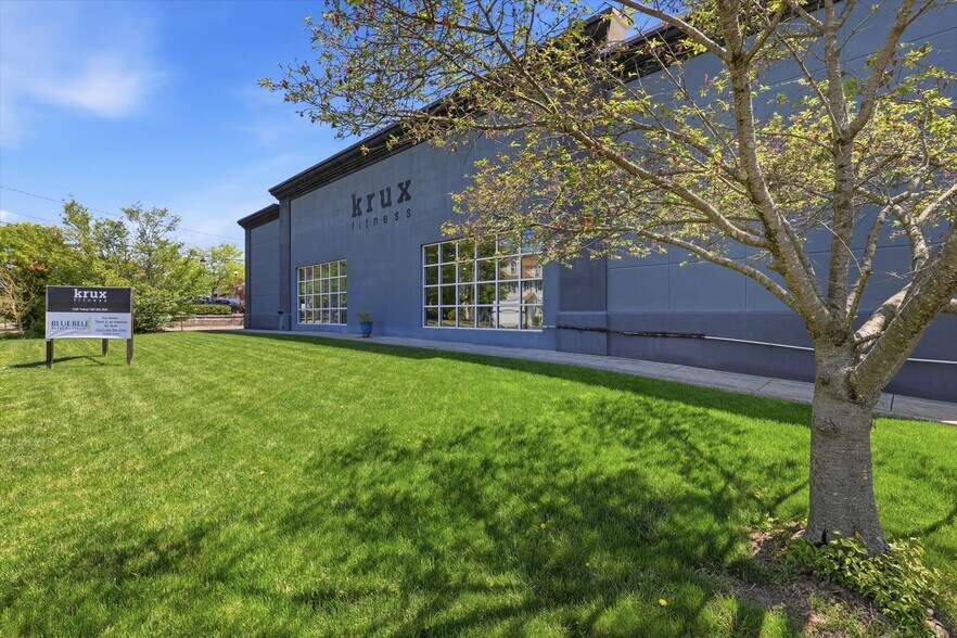 611 S Broad St, Lansdale, PA à vendre - Photo du bâtiment - Image 2 de 15