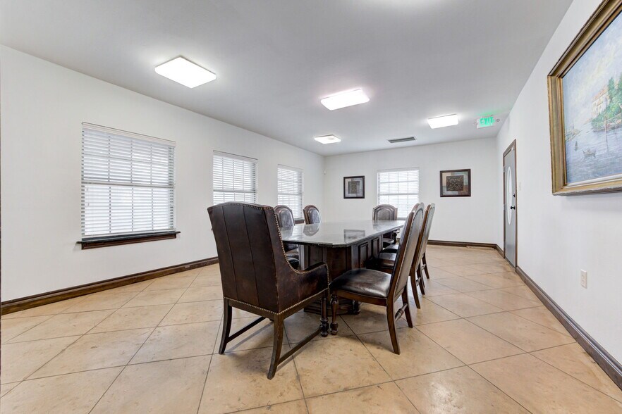 11575 S Western Ave, Edmond, OK à vendre - Photo du bâtiment - Image 3 de 5