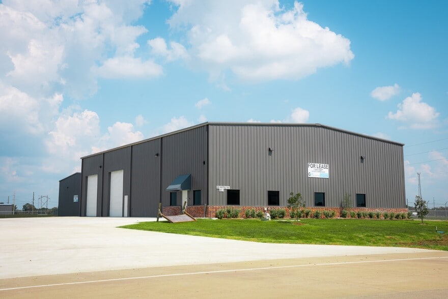 8490 Industrial Pky, Beaumont, TX for lease - Building Photo - Image 1 of 18