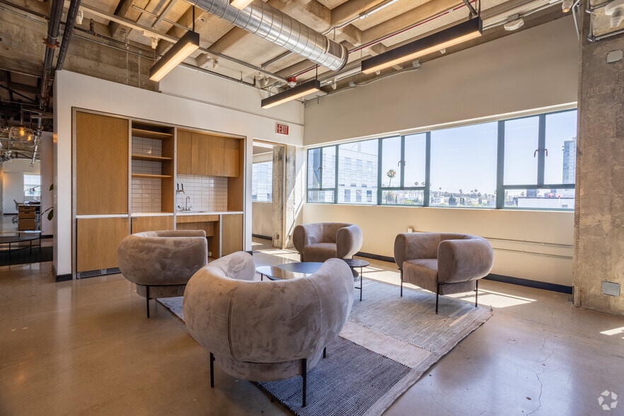 6121 W Sunset Blvd, Los Angeles, CA for lease - Interior Photo - Image 3 of 11