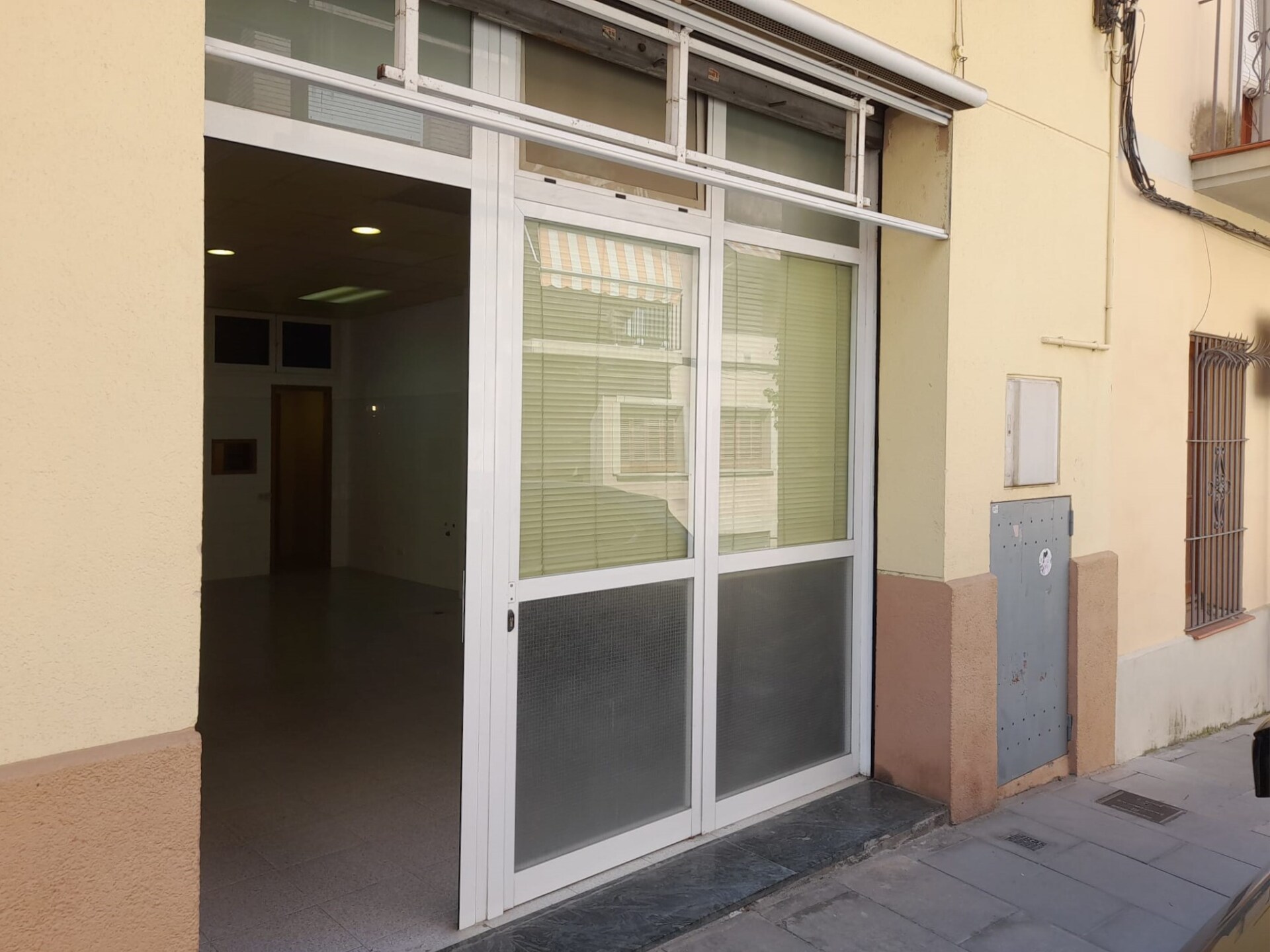 Retail in Sant Just Desvern, Barcelona for lease Primary Photo- Image 1 of 3