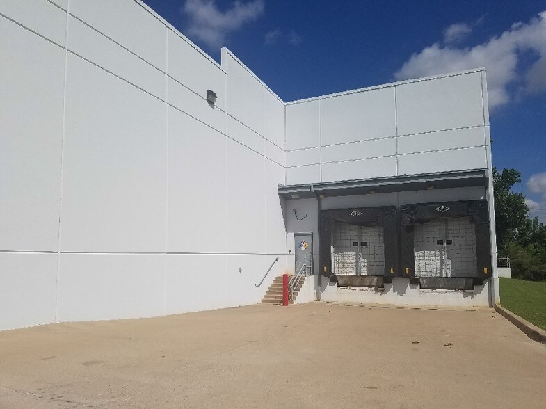4924 Cambridge Rd, Fort Worth, TX à louer - Photo du bâtiment - Image 2 de 12