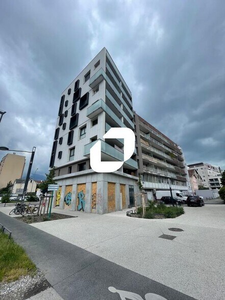 Flex dans Grenoble à louer - Photo du bâtiment - Image 2 de 4