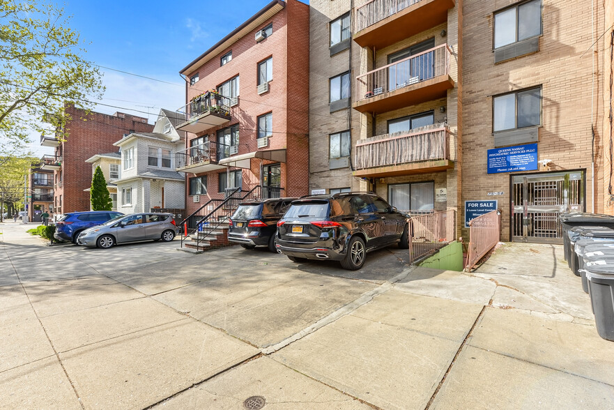 75-58 113th St, Forest Hills, NY for lease - Building Photo - Image 1 of 12