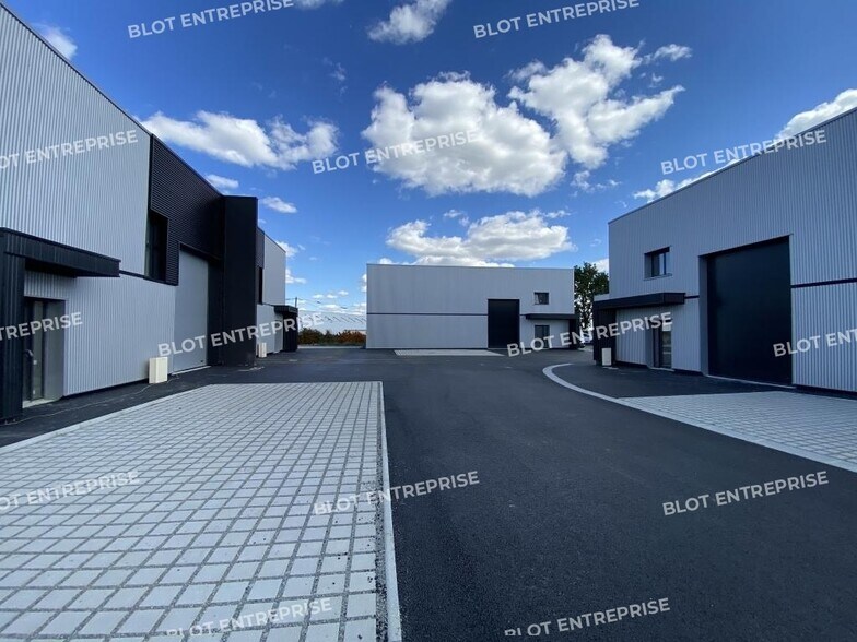 Industrial in Noyal-sur-Vilaine for lease - Building Photo - Image 2 of 10
