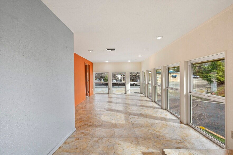 19478 Village Dr, Sonora, CA à vendre - Photo intérieure - Image 3 de 35