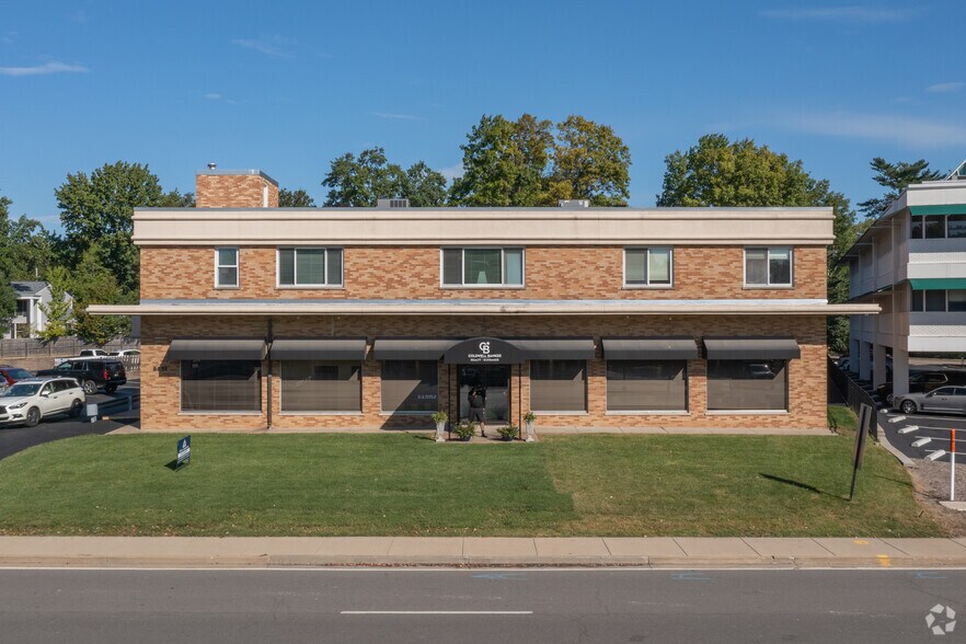 9651 Clayton Rd, Saint Louis, MO à louer - Photo du bâtiment - Image 2 de 8