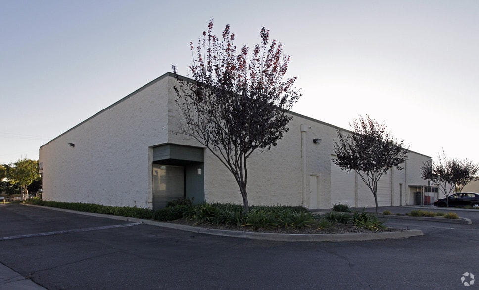 1495 W 9th St, Upland, CA à louer - Photo du bâtiment - Image 3 de 3