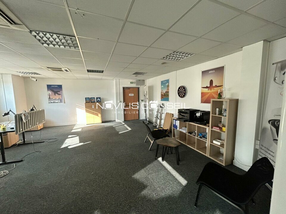 Office in Toulouse for lease Interior Photo- Image 1 of 8
