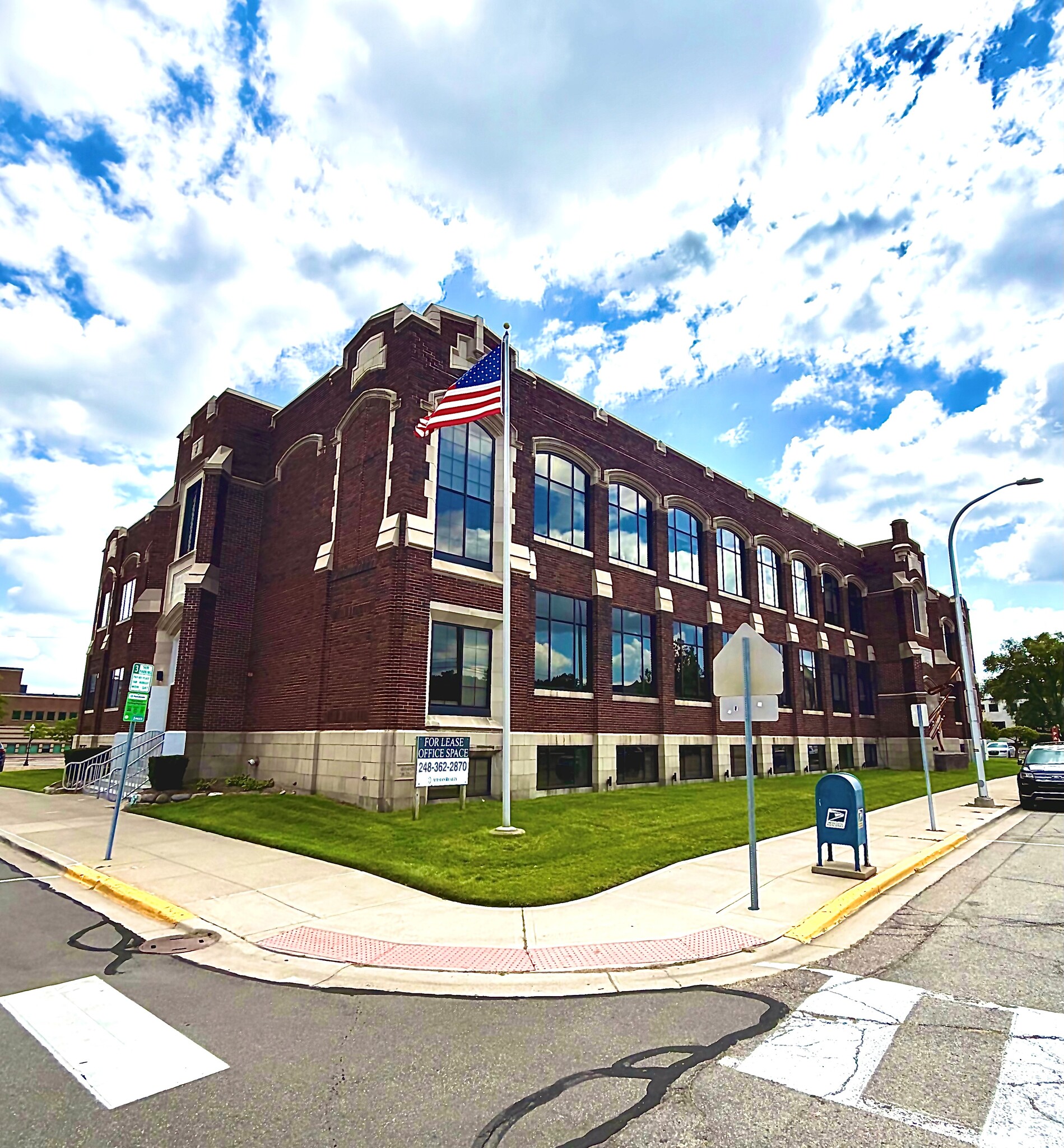 333 W 7th St, Royal Oak, MI for lease Building Photo- Image 1 of 14