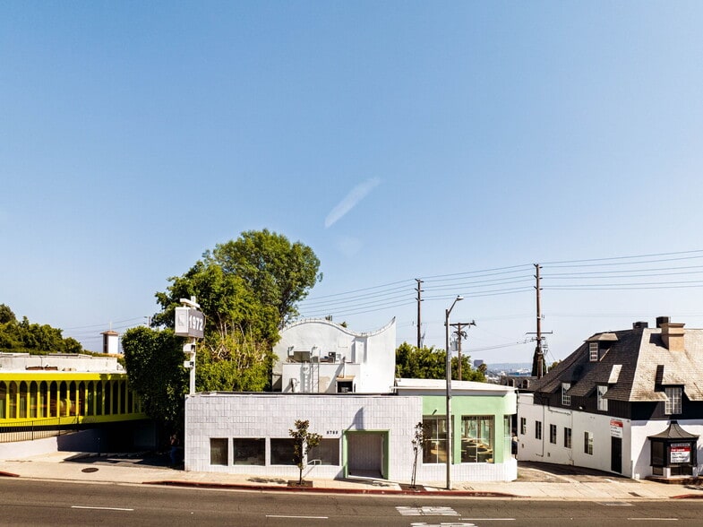 8768 W Sunset Blvd, West Hollywood, CA à vendre - Photo du bâtiment - Image 2 de 26