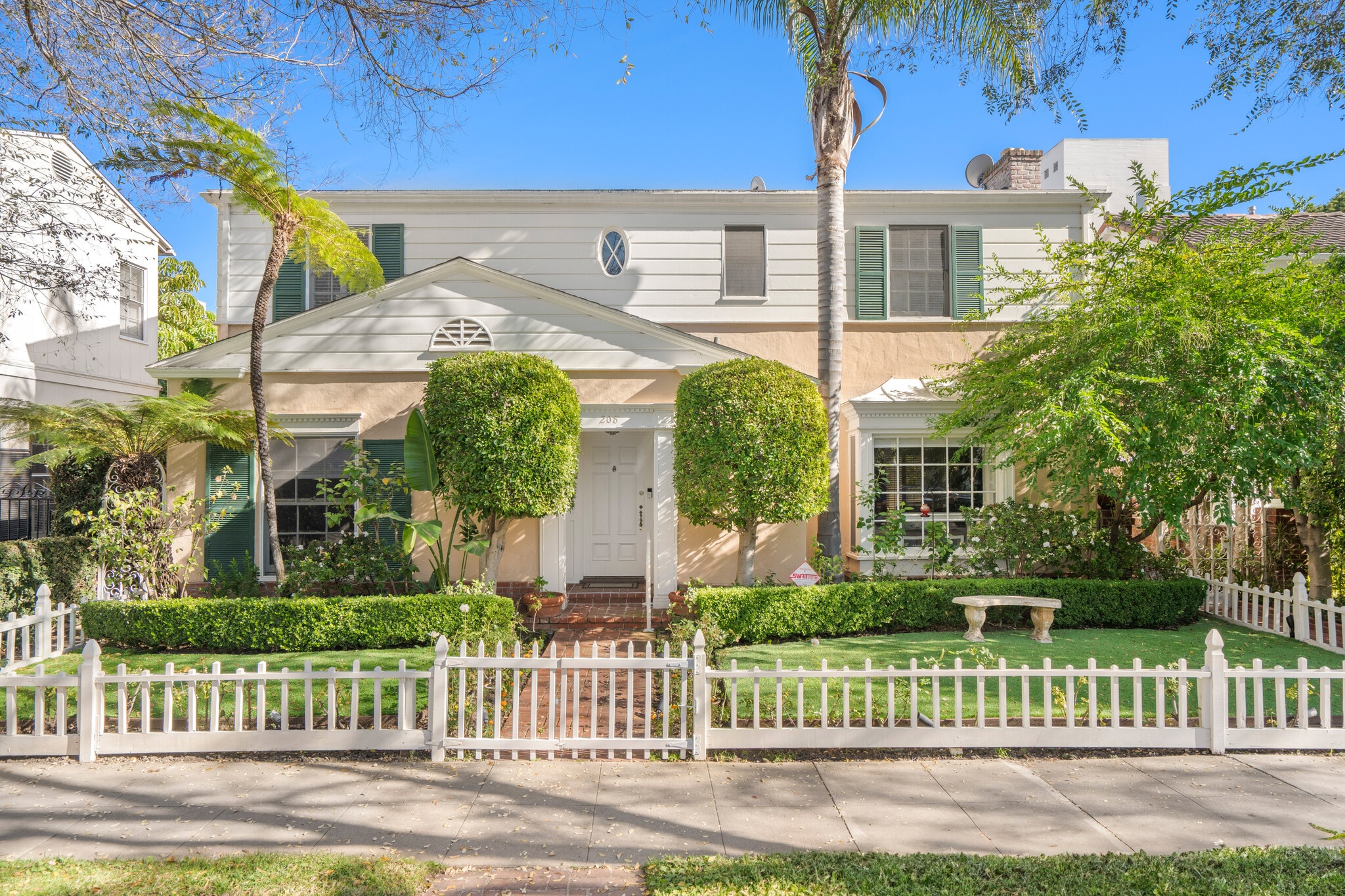208 El Camino Dr, Beverly Hills, CA for sale Primary Photo- Image 1 of 18