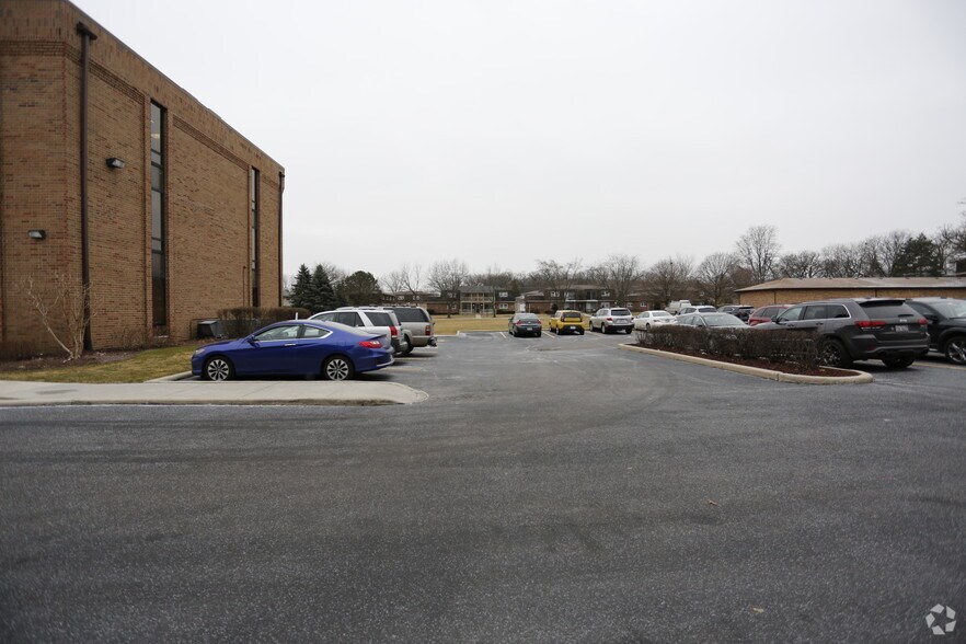 9661 W 143rd St, Orland Park, IL à louer - Photo du bâtiment - Image 3 de 5