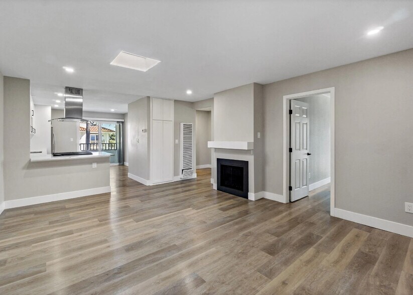 125 16th St, Huntington Beach, CA à vendre - Photo du bâtiment - Image 3 de 10