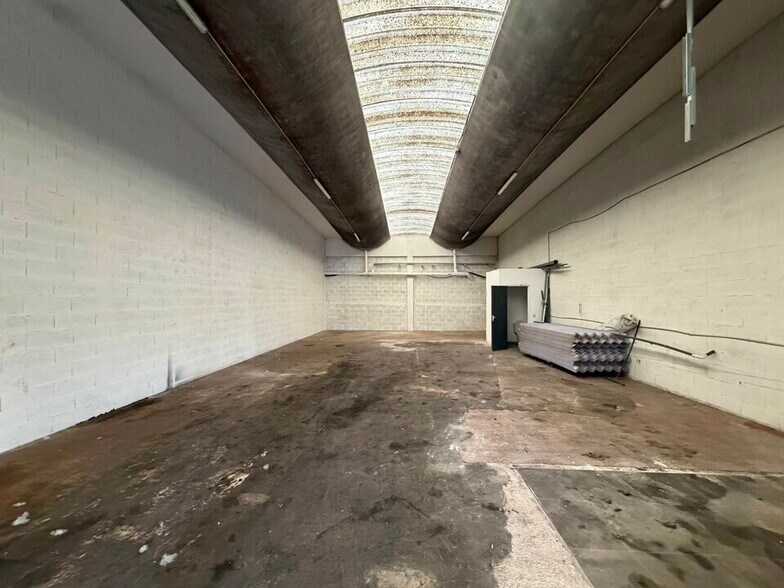 Flex in Saint-Priest for lease - Building Photo - Image 2 of 10