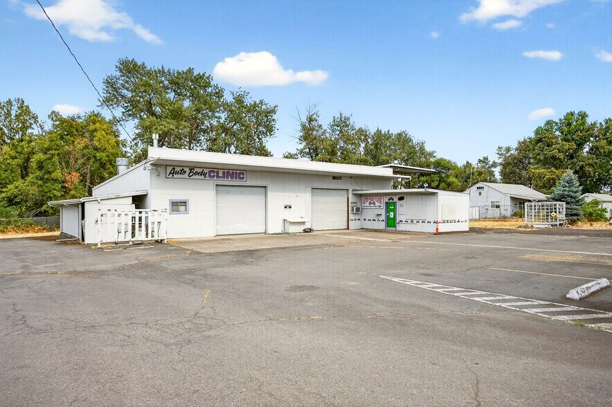 844 N Riverside Ave, Medford, OR for sale - Building Photo - Image 3 of 11