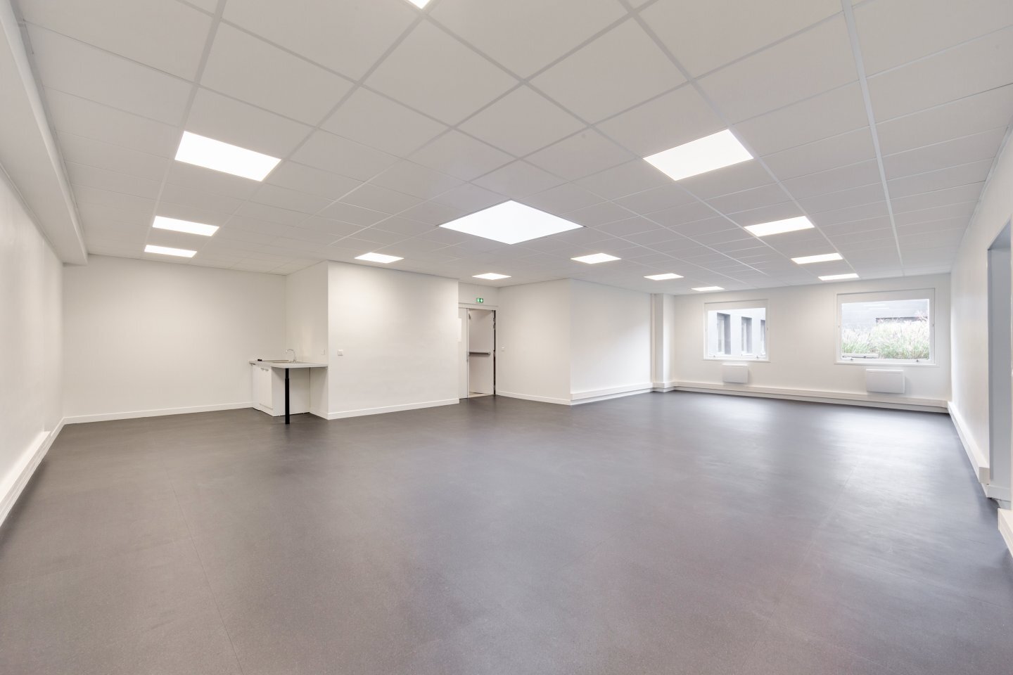 Flex in Verrières-le-Buisson for lease Interior Photo- Image 1 of 2