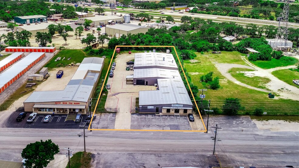 124 Industrial Dr, Boerne, TX à louer - Photo du bâtiment - Image 2 de 9