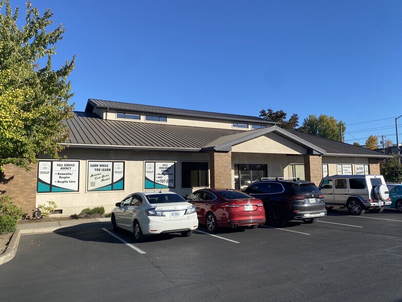 1463 E McAndrews Rd, Medford, OR à vendre - Photo du bâtiment - Image 3 de 14